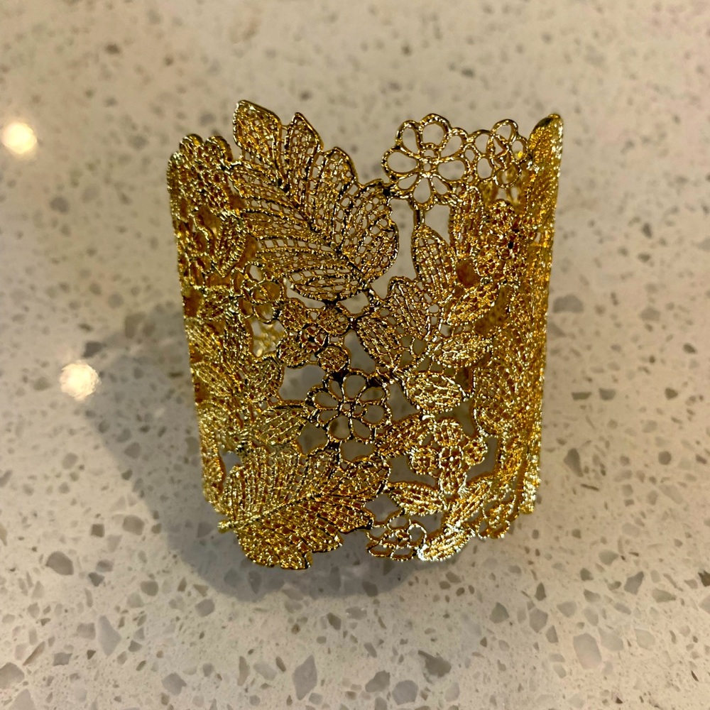 Stella & Dot Chantilly Lace Cuff